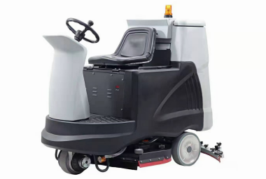 驾驶式洗地机的职能与优势全解析