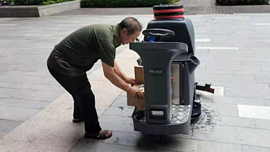 酒店驾驶式洗地机介绍